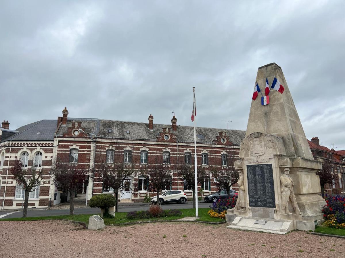 Le Conde Hotell Montdidier  Exteriör bild